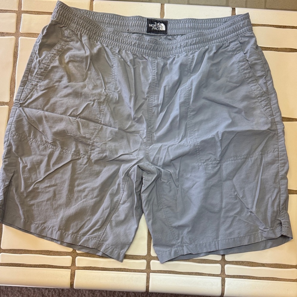 The North Face men's Light Gray Casual Shorts